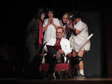 Gledališka predstava Babji parlament 6